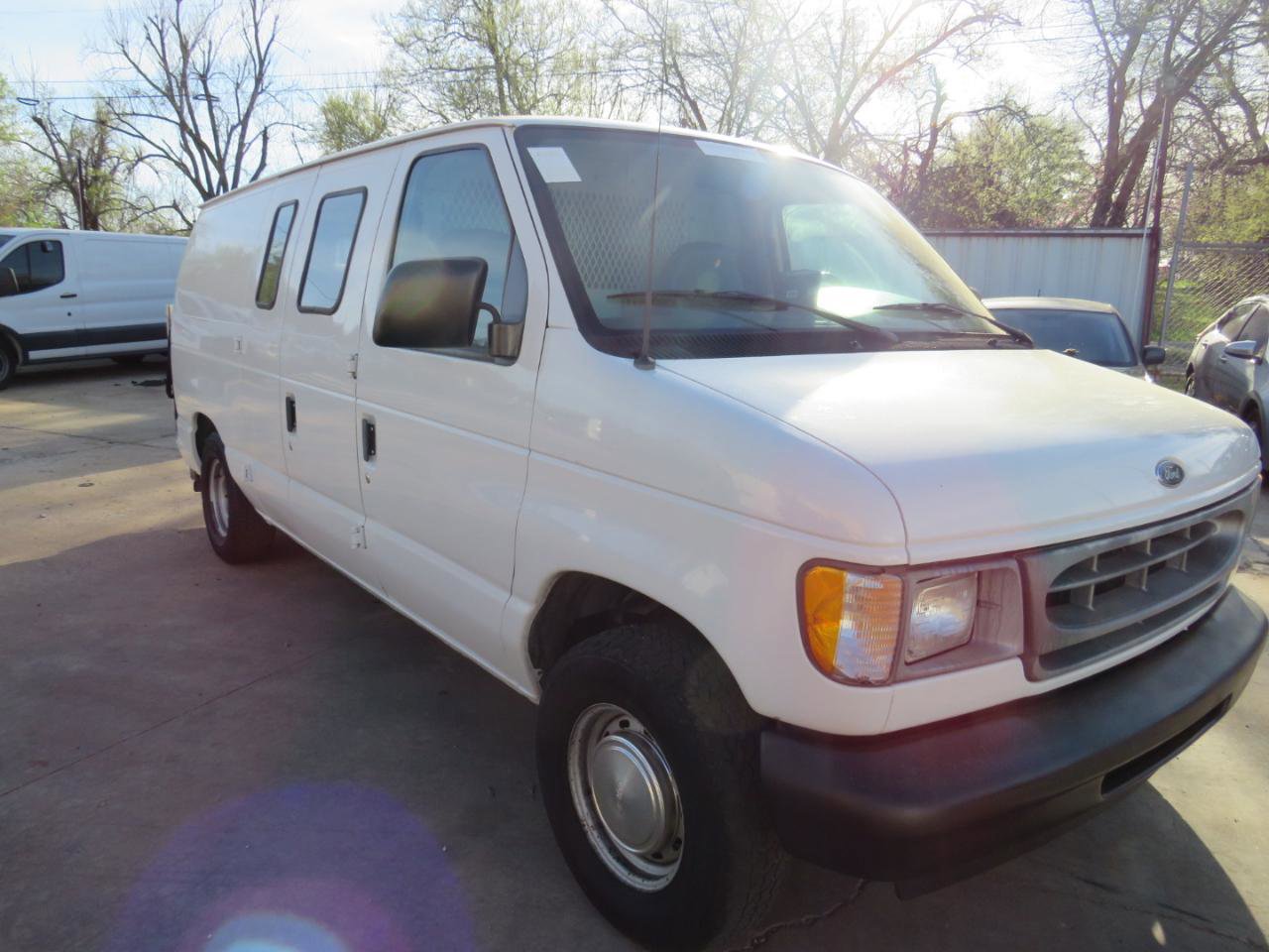 Used 2001 Ford E-150 and Econoline 150 RWD image 3