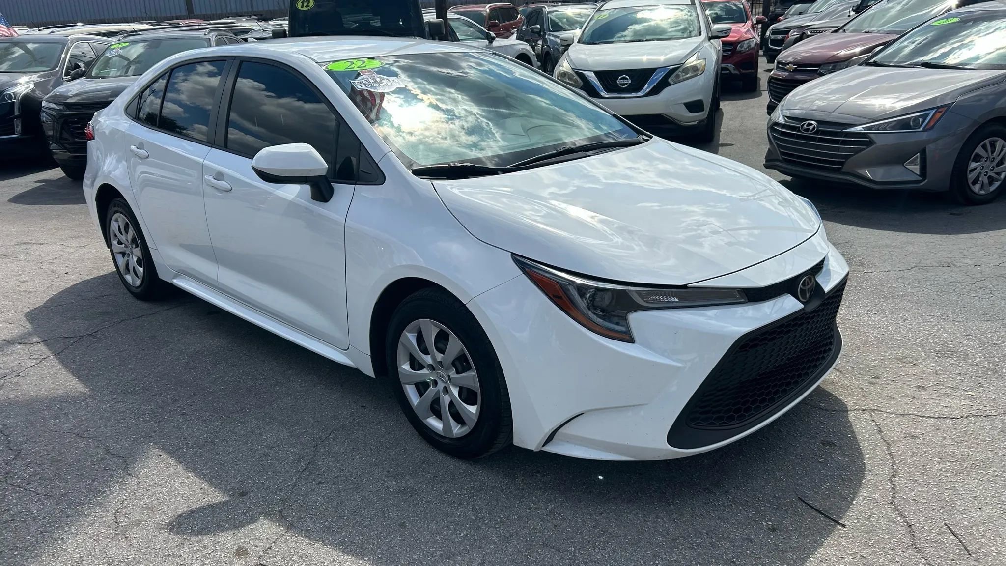 Used 2022 Toyota Corolla LE image 4