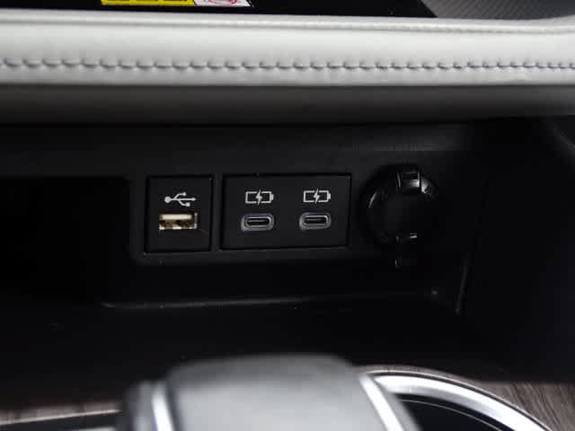 Used 2023 Toyota Highlander Limited FWD image 32