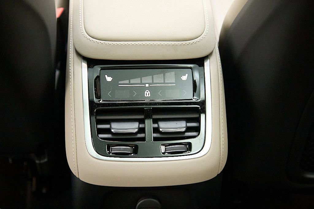 New 2026 Volvo XC90 T8 Plus w/ Protection Package image 25