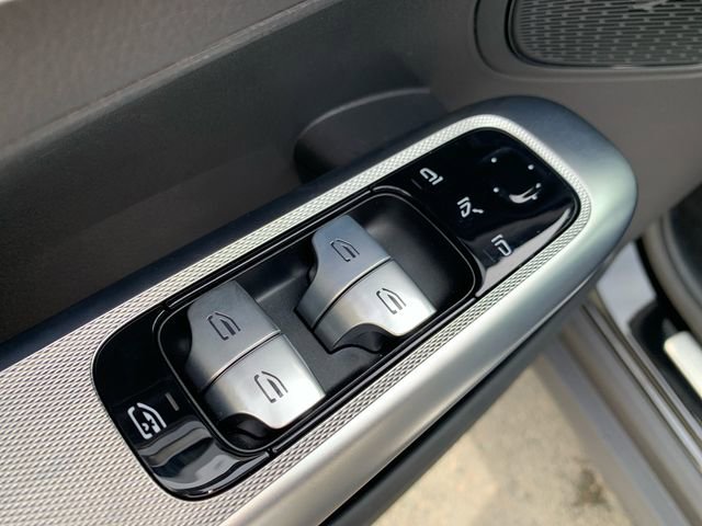 Used 2025 Mercedes-Benz GLC 300 4MATIC image 19