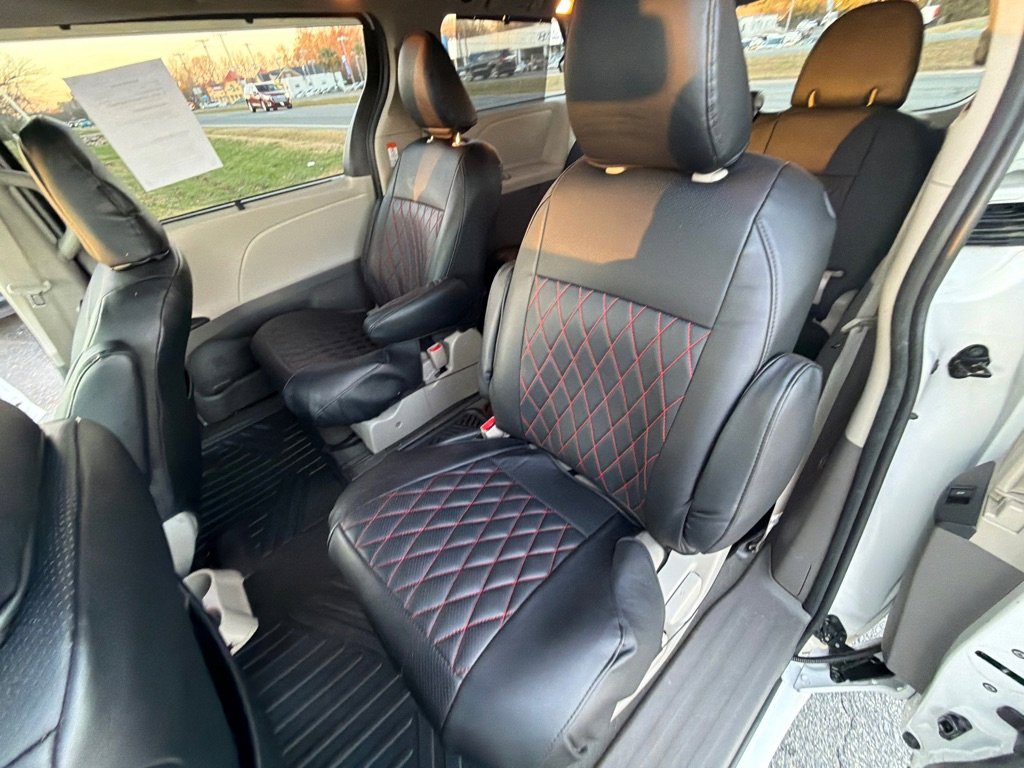 Used 2020 Toyota Sienna LE image 32