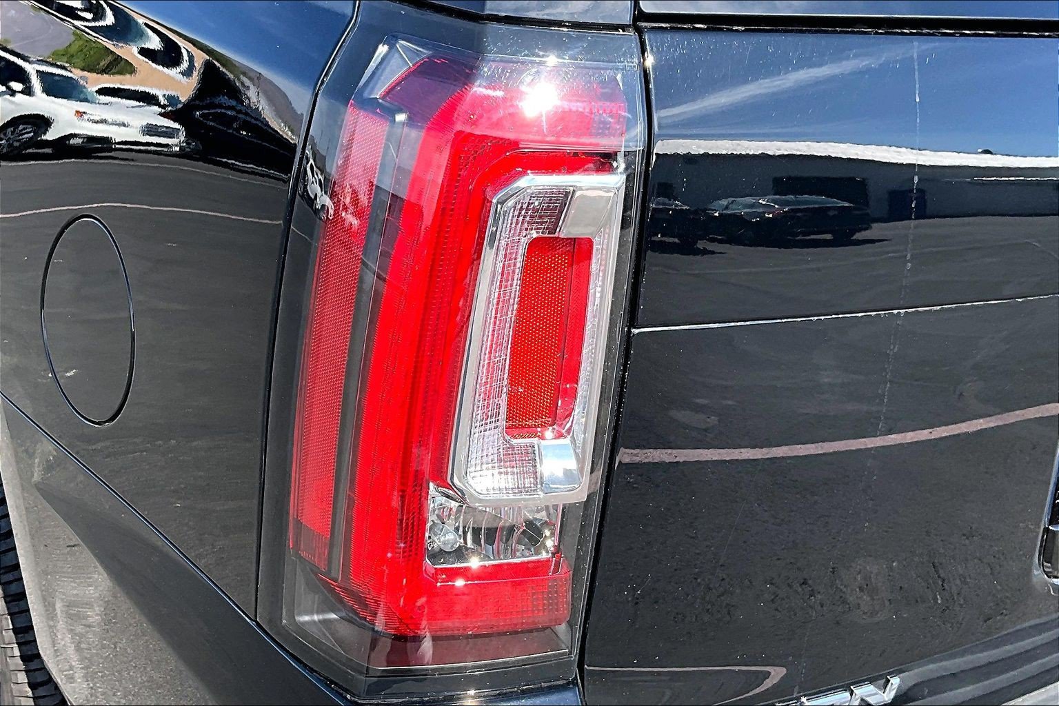 Used 2015 GMC Yukon Denali w/ Premium Package AWD/4WD image 32