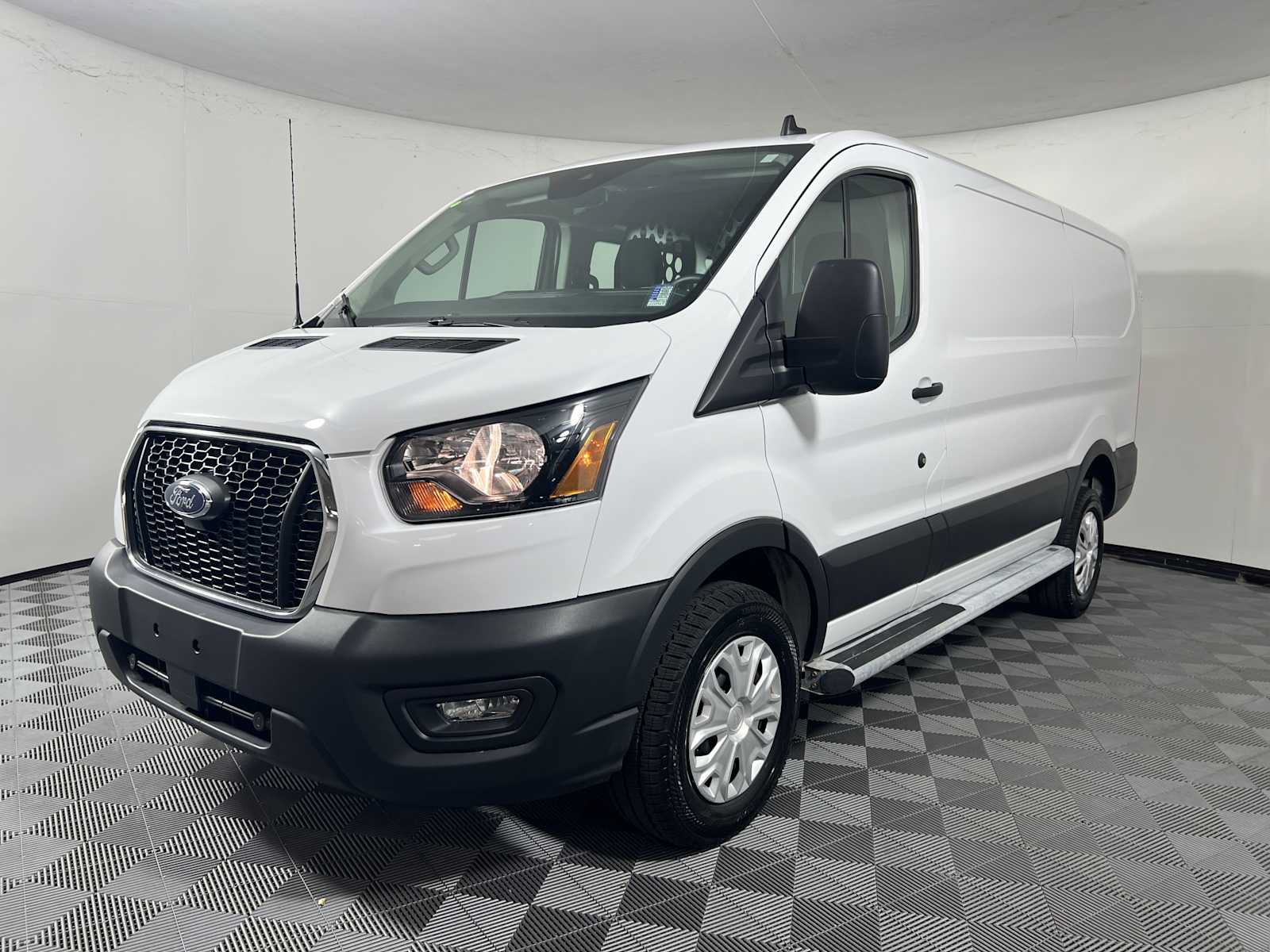 Used 2025 Ford Transit 250 Low Roof w/ Exterior Upgrade Package RWD image 3