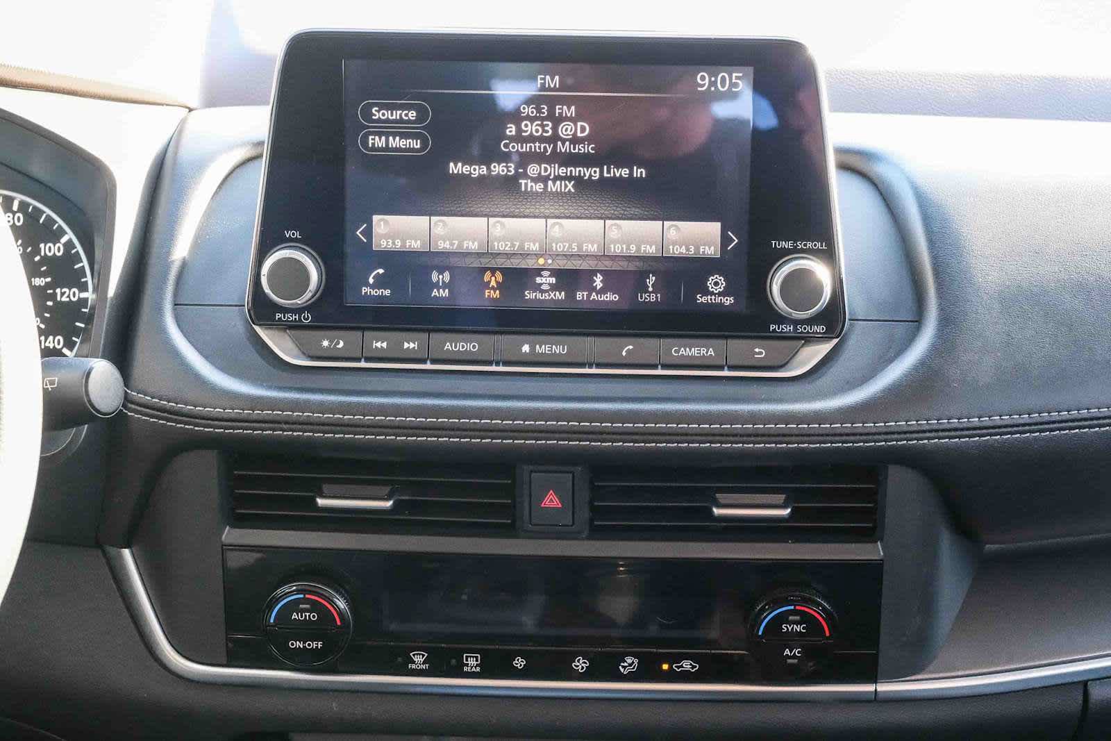 Used 2023 Nissan Rogue SV FWD image 14