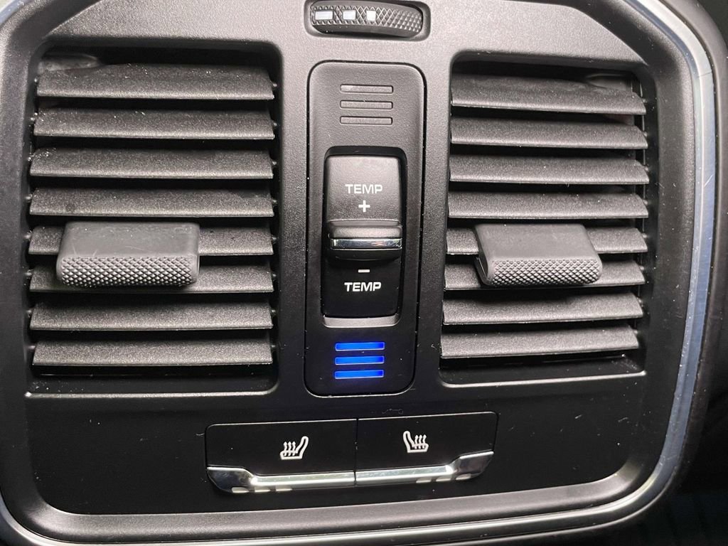 Certified 2025 Porsche Macan image 25