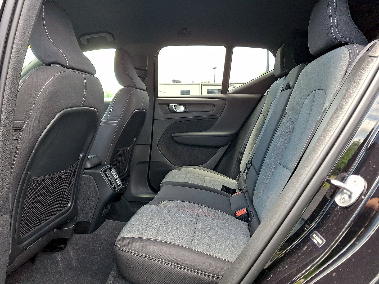 Used 2024 Volvo XC40 B5 Core AWD/4WD image 19