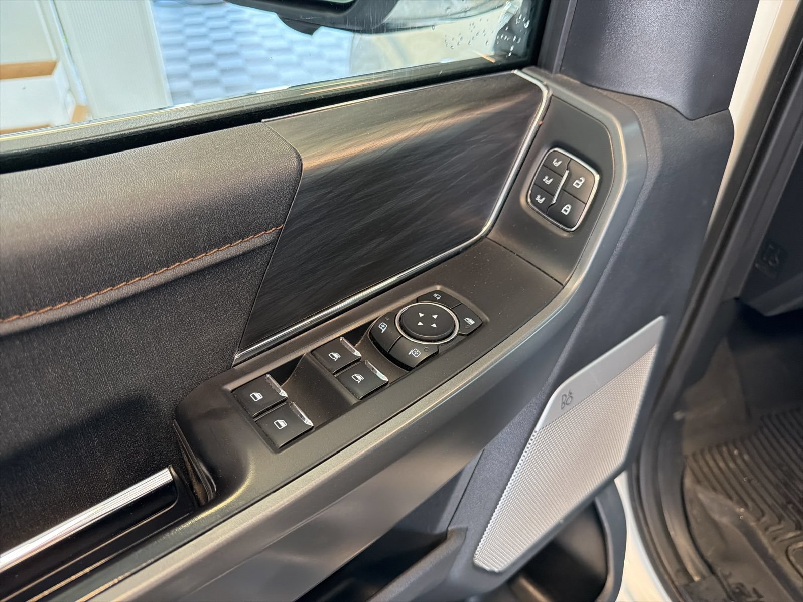 Used 2024 Ford F150 Lariat w/ Bed Utility Package AWD/4WD image 15