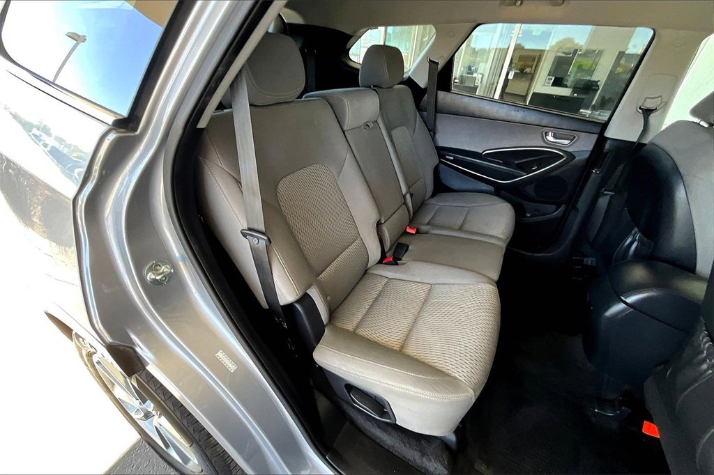 Used 2018 Hyundai Santa Fe SE w/ Cargo Package image 25