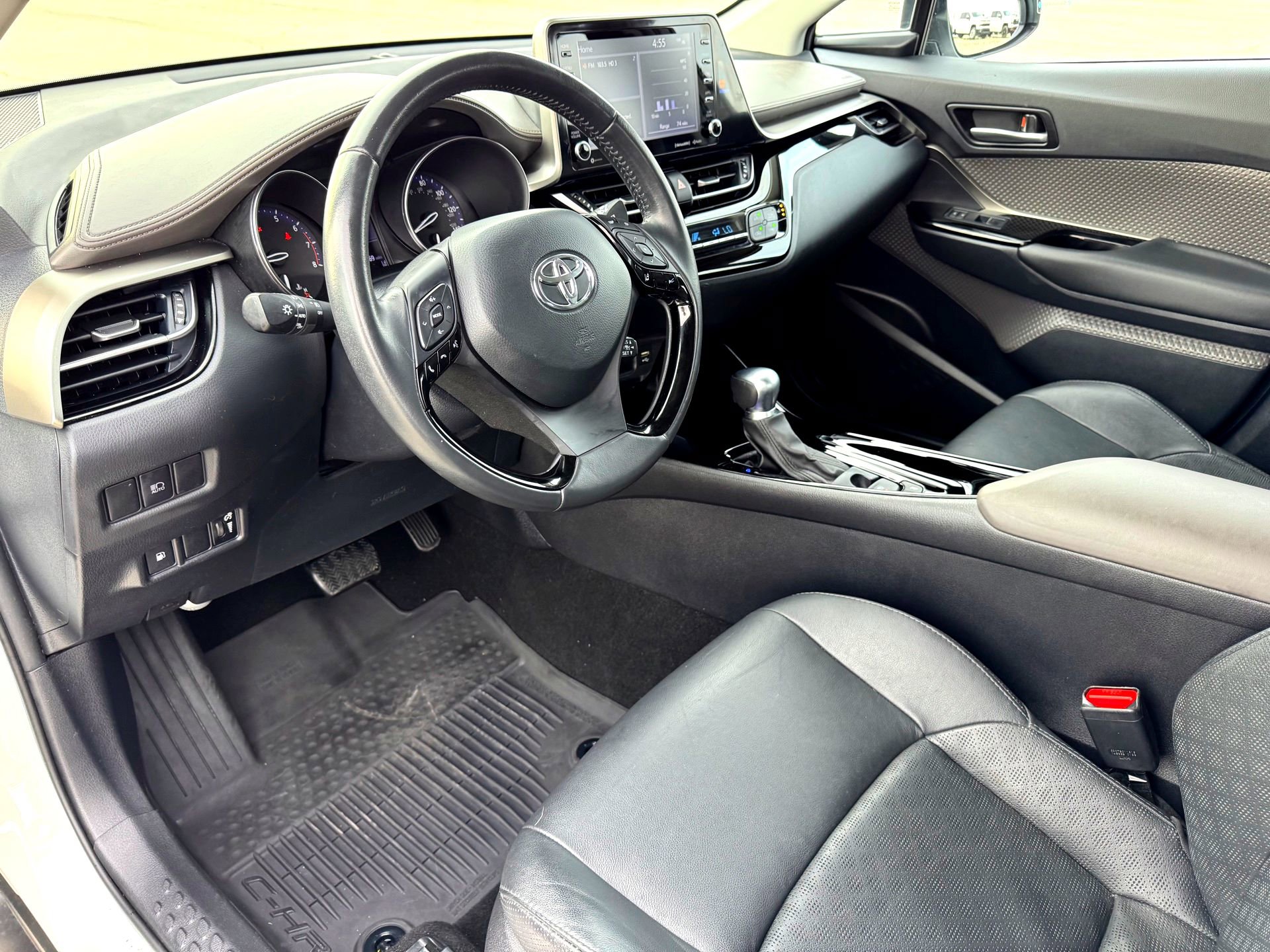 Used 2021 Toyota C-HR Limited image 11