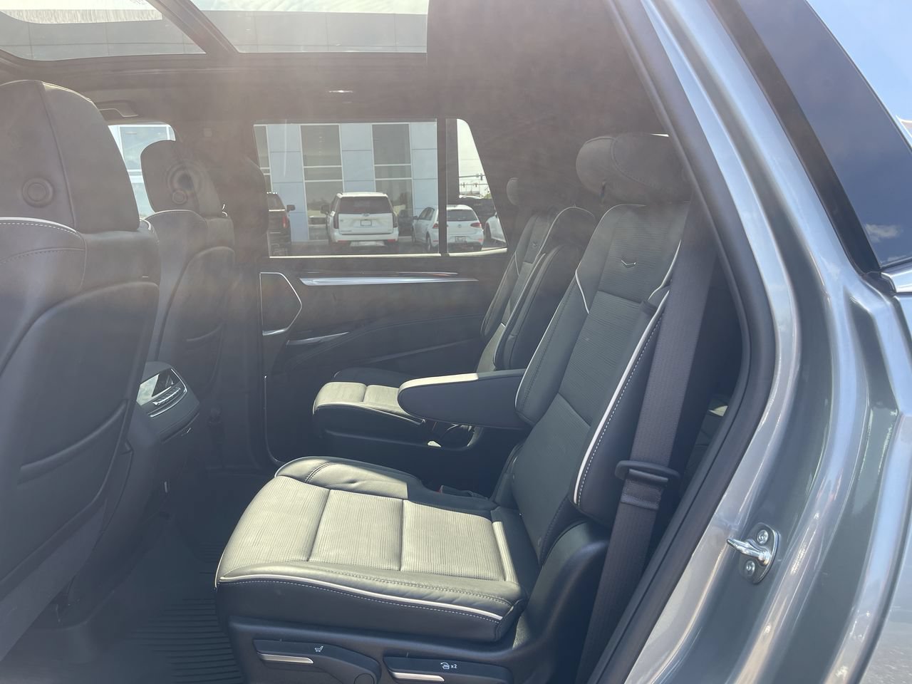 Used 2025 Cadillac Escalade Premium Luxury AWD/4WD image 26