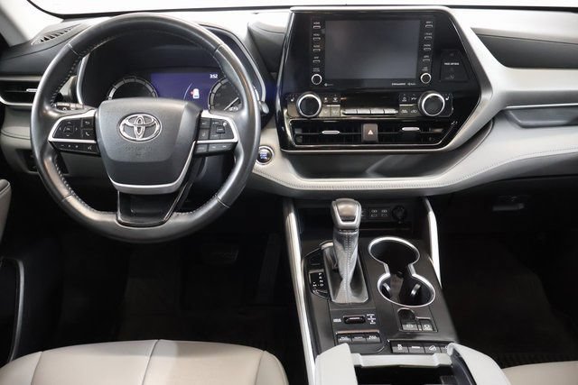 Used 2022 Toyota Highlander XLE AWD/4WD image 15