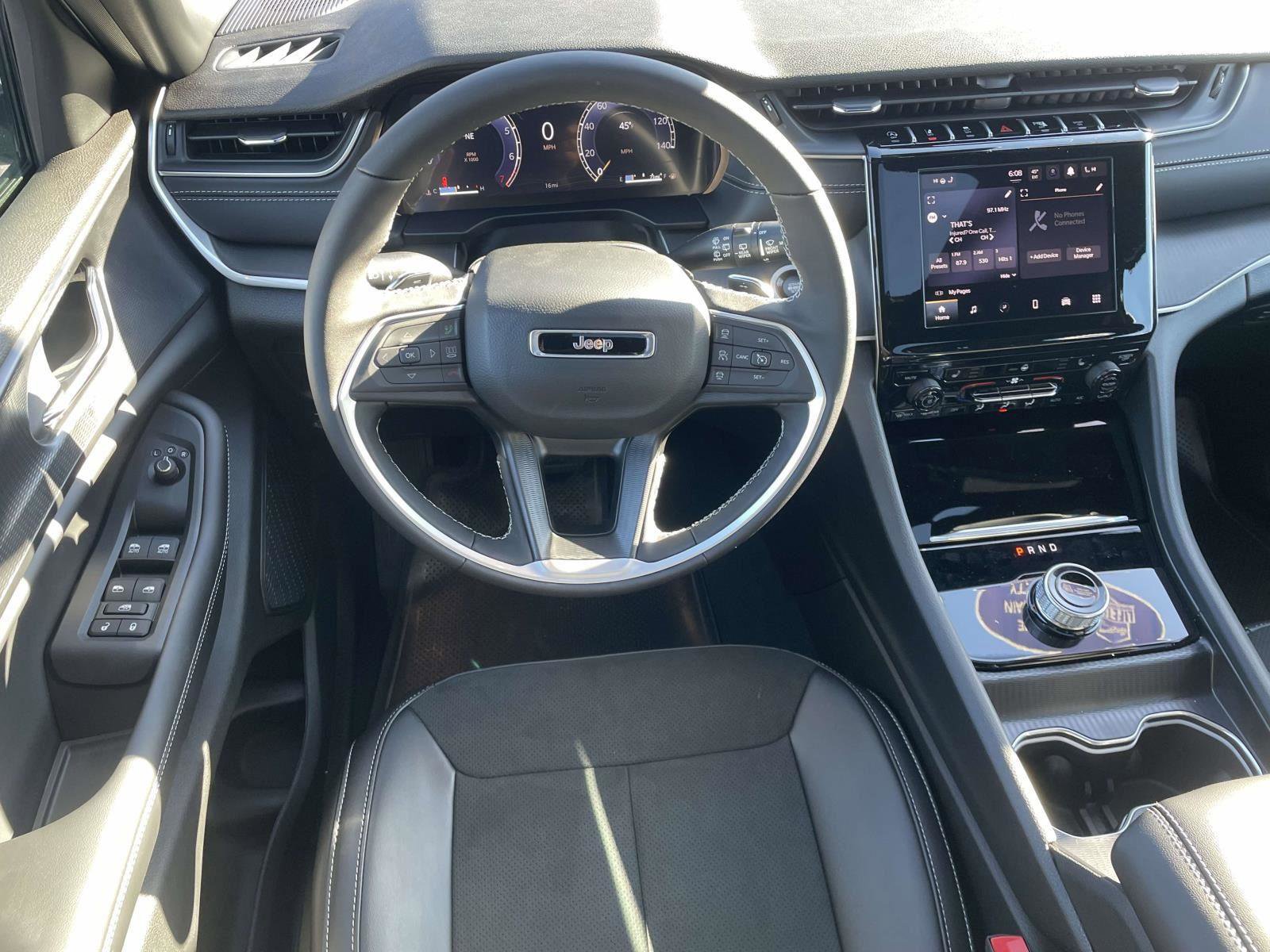 New 2025 Jeep Grand Cherokee Altitude image 11