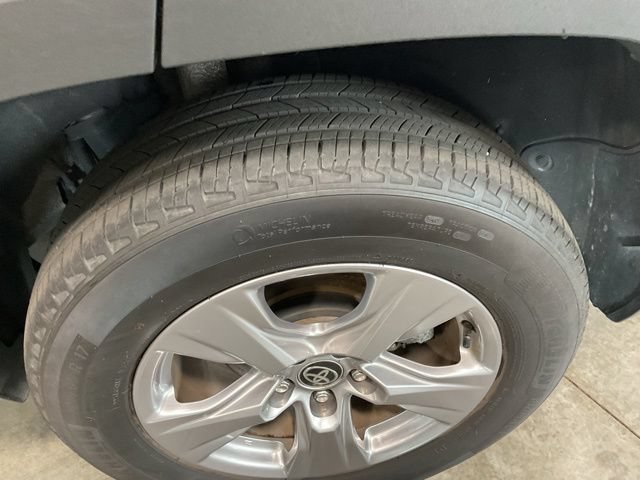 Used 2025 Toyota RAV4 XLE AWD/4WD image 10