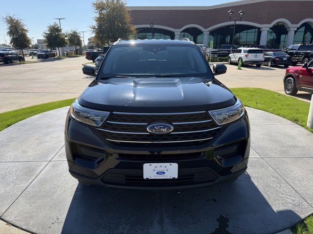 Used 2024 Ford Explorer XLT image 2
