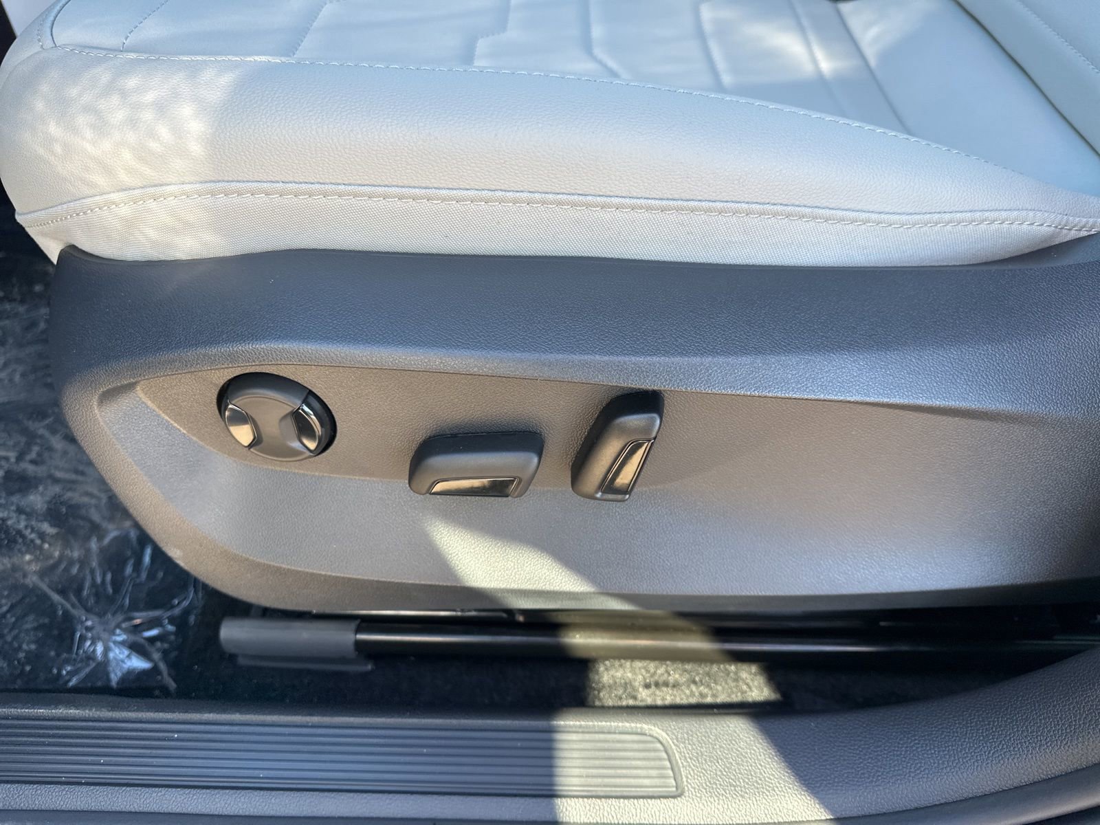 New 2026 Volkswagen Taos SE image 14