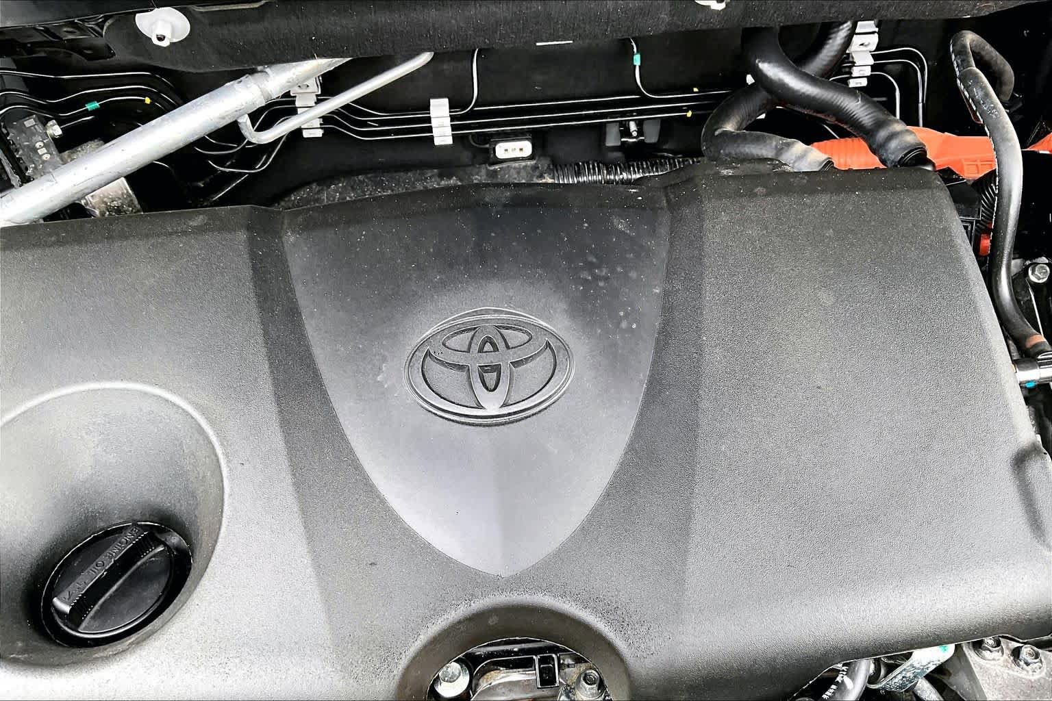 Used 2025 Toyota RAV4 XLE AWD/4WD image 33
