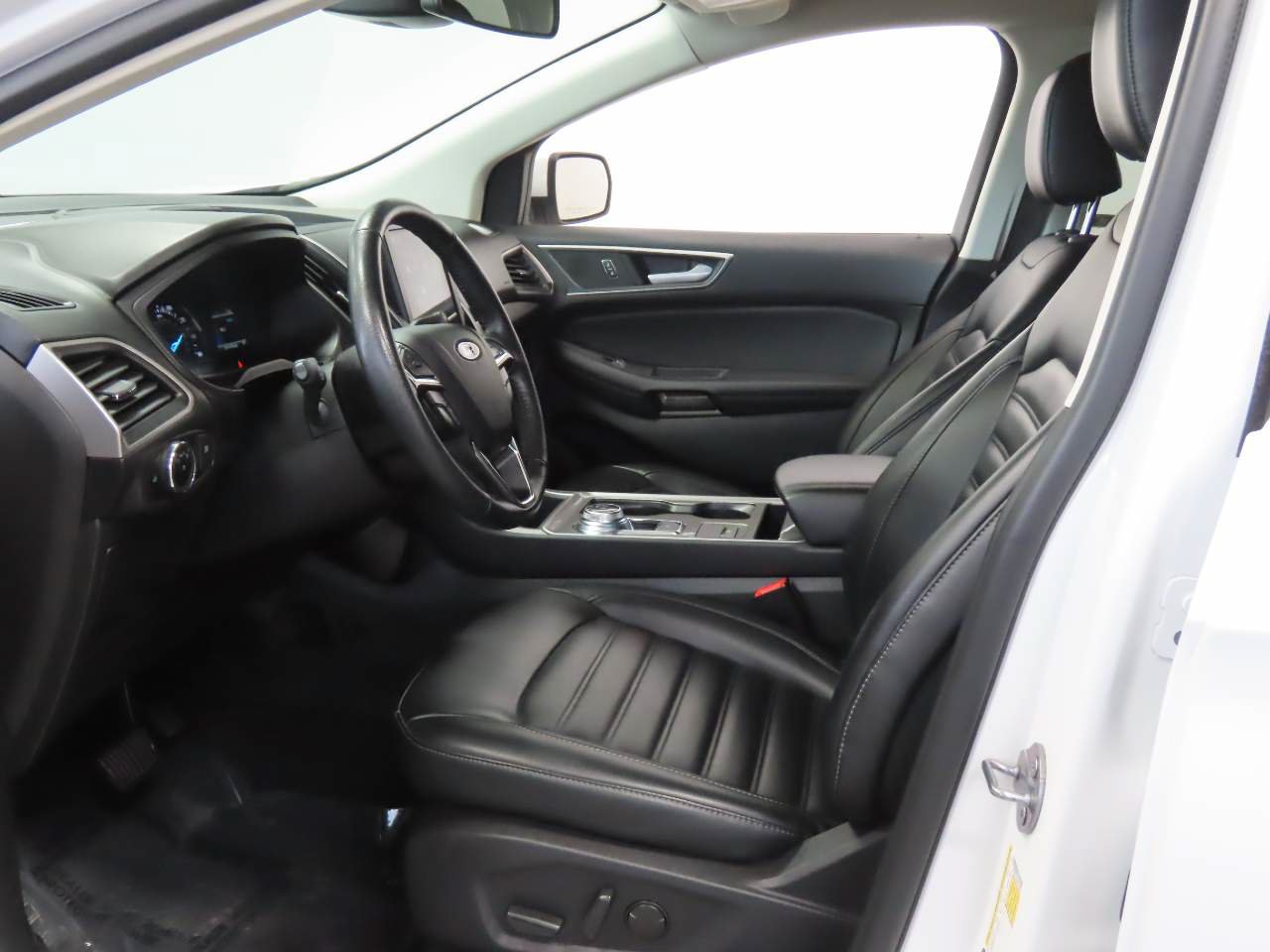 Used 2024 Ford Edge SEL AWD/4WD image 15
