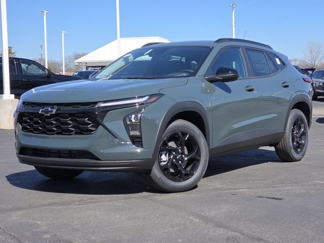 New 2026 Chevrolet Trax LT w/ Driver Confidence Package FWD image 2