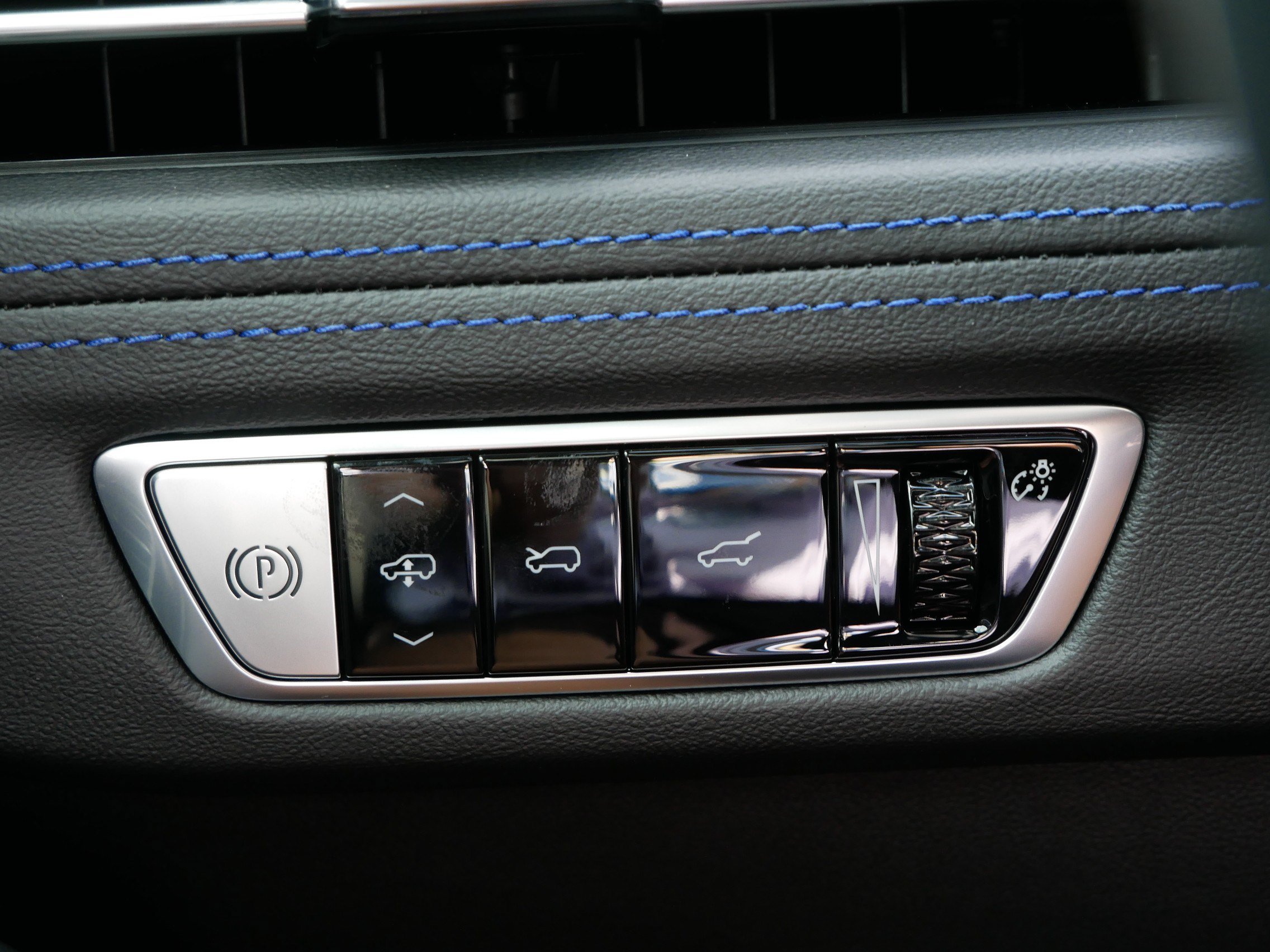 Used 2026 Cadillac Escalade IQ Sport 1 w/ LPO, ONYX Package AWD/4WD image 22