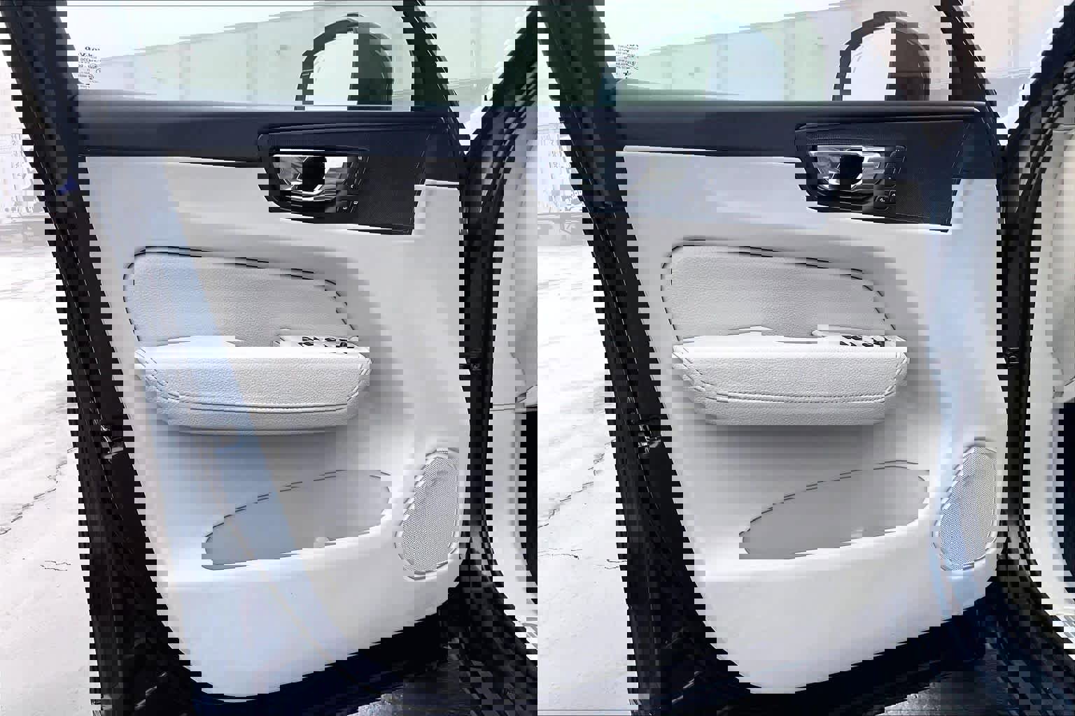 Used 2018 Volvo XC60 T8 Inscription w/ Advanced Package image 26