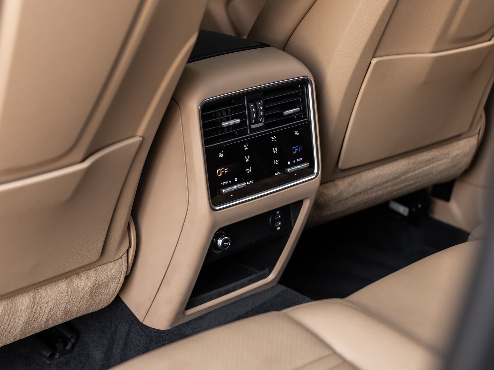 Certified 2023 Porsche Cayenne GTS AWD/4WD image 37
