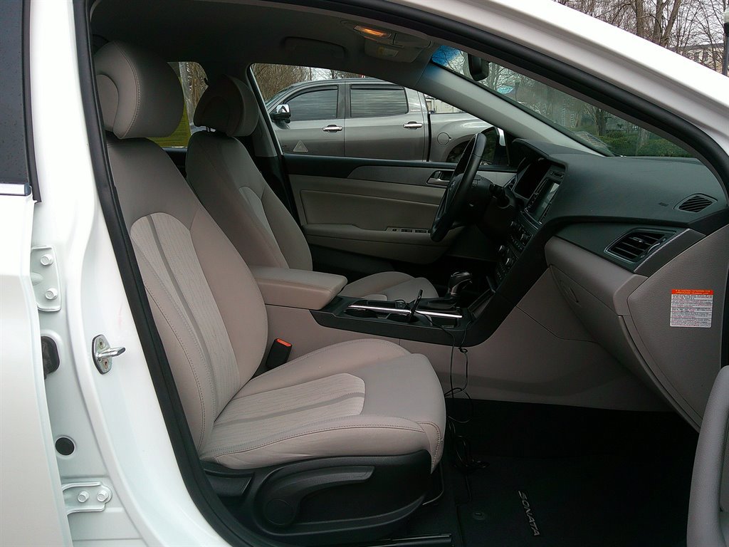 Used 2017 Hyundai Sonata Plug-In Hybrid FWD image 16