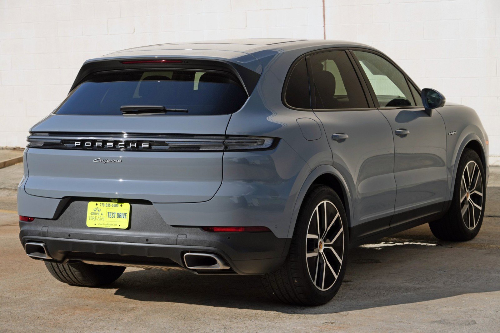 Used 2025 Porsche Cayenne E-Hybrid w/ Premium Package Plus AWD/4WD image 60
