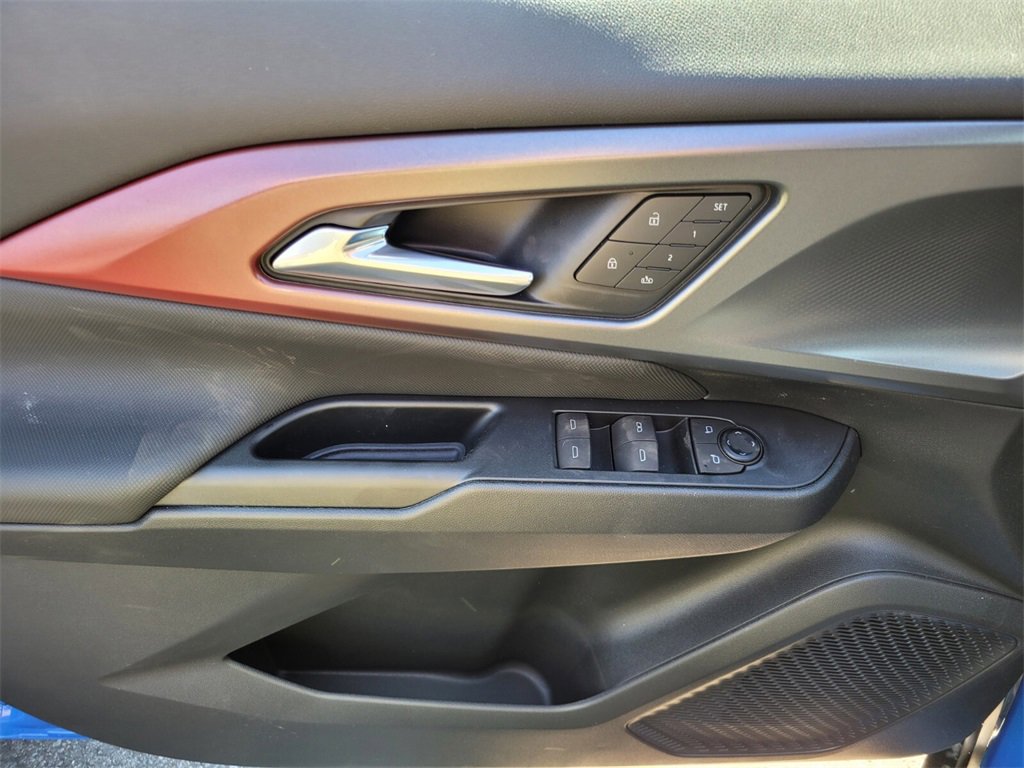 New 2025 Chevrolet Equinox EV RS image 24