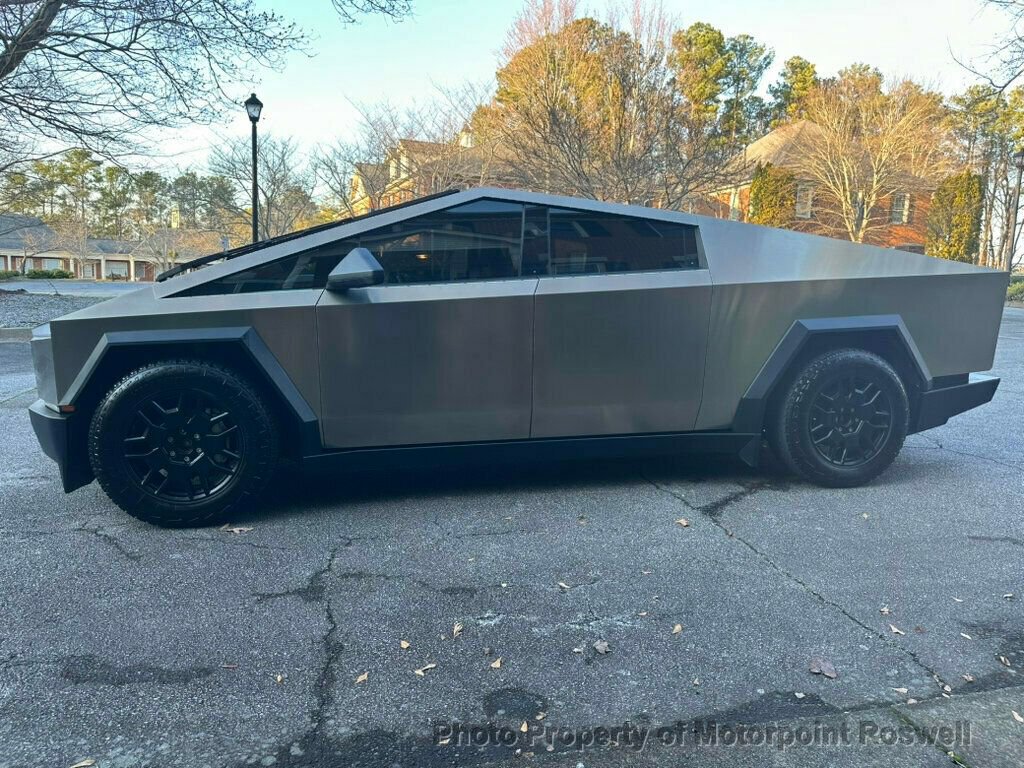 Used 2024 Tesla Cybertruck AWD Crew Cab image 8