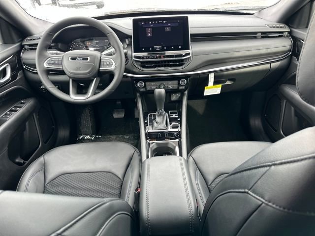 New 2026 Jeep Compass Latitude image 17
