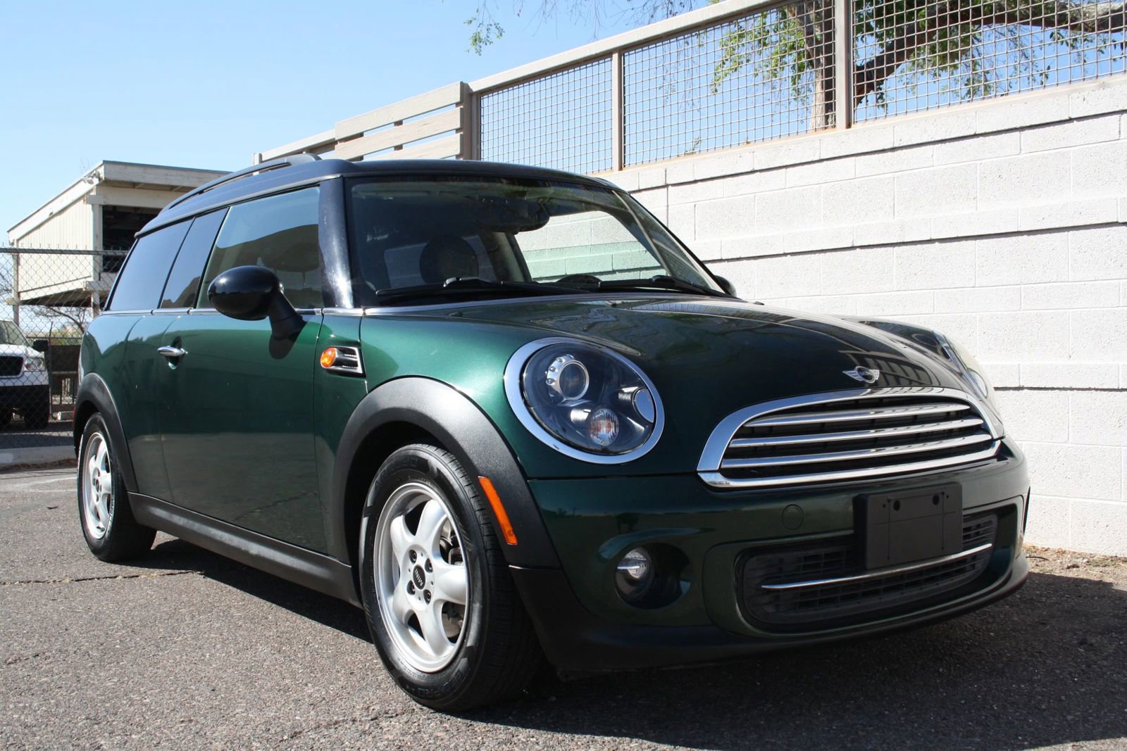 Used 2011 MINI Cooper Clubman image 2