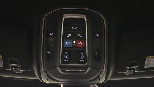 Used 2025 Jeep Grand Cherokee Altitude AWD/4WD image 32