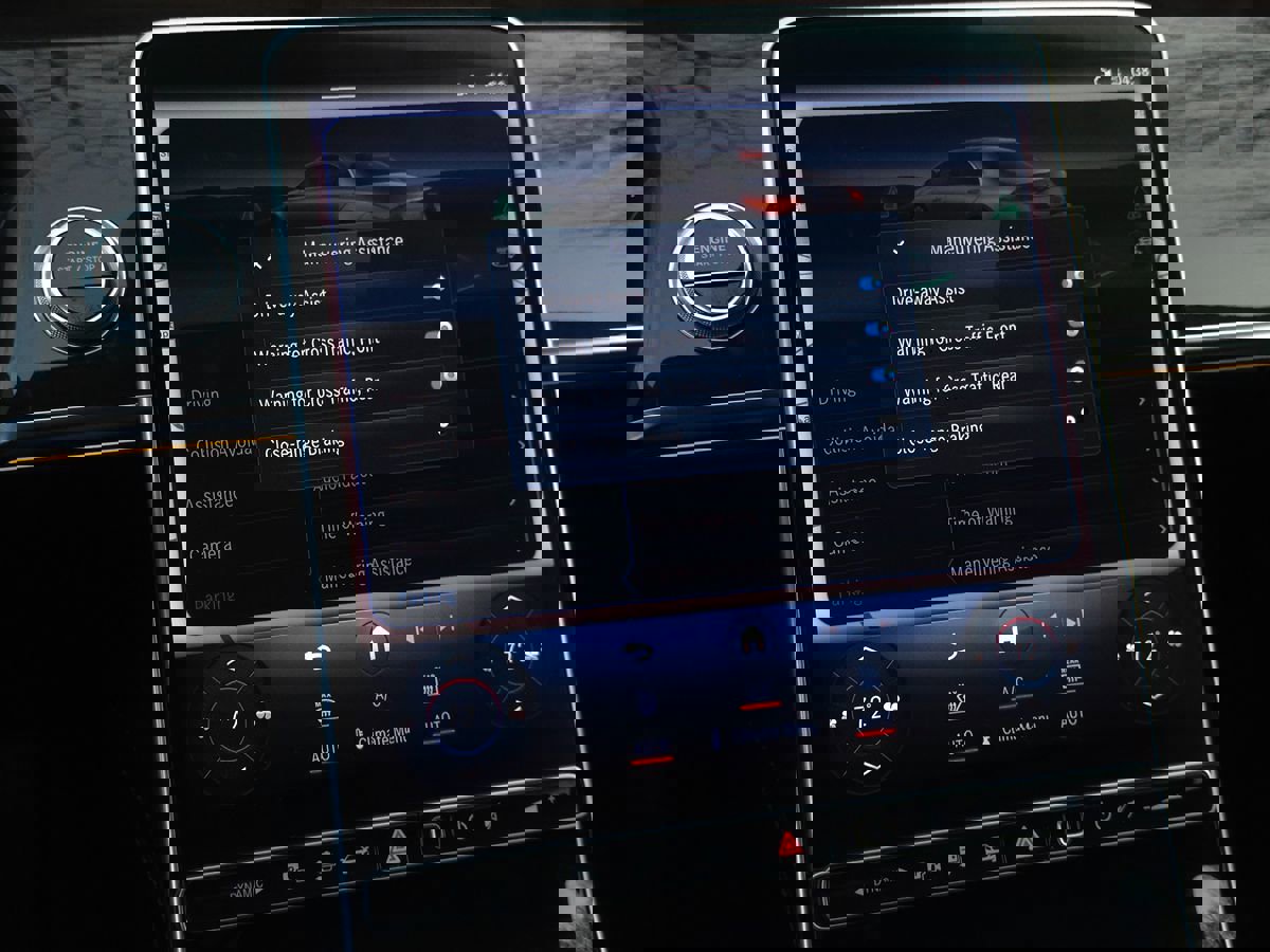 Used 2023 Mercedes-Benz S 580e 4MATIC Sedan w/ Warmth & Comfort Package image 62