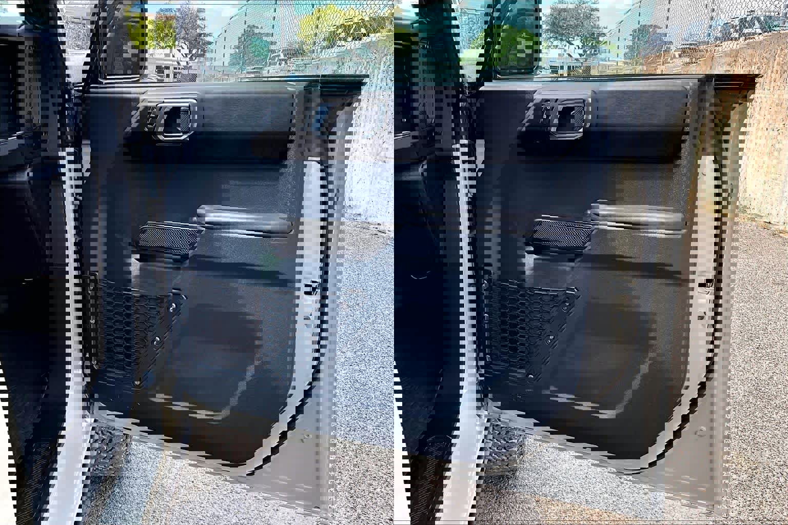 Used 2025 Ford Bronco Badlands image 23