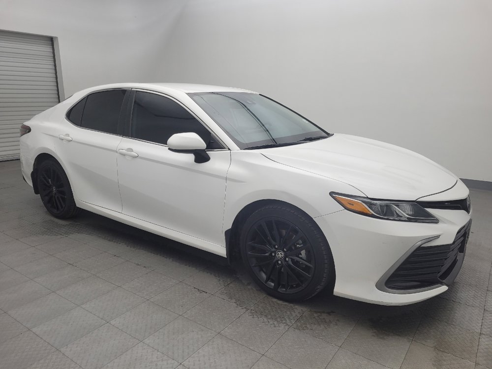 Used 2021 Toyota Camry LE image 11