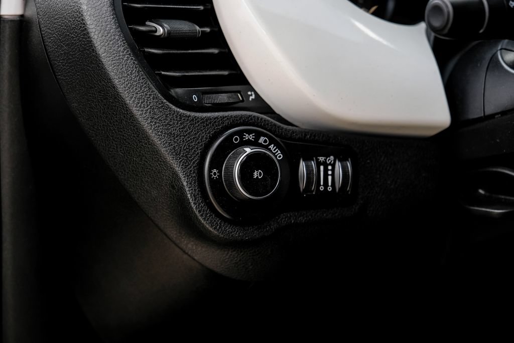 Used 2016 FIAT 500X Lounge FWD image 32