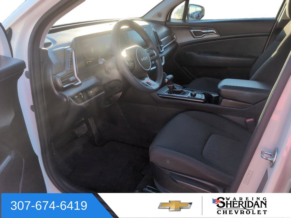 Used 2024 Kia Sportage LX image 8