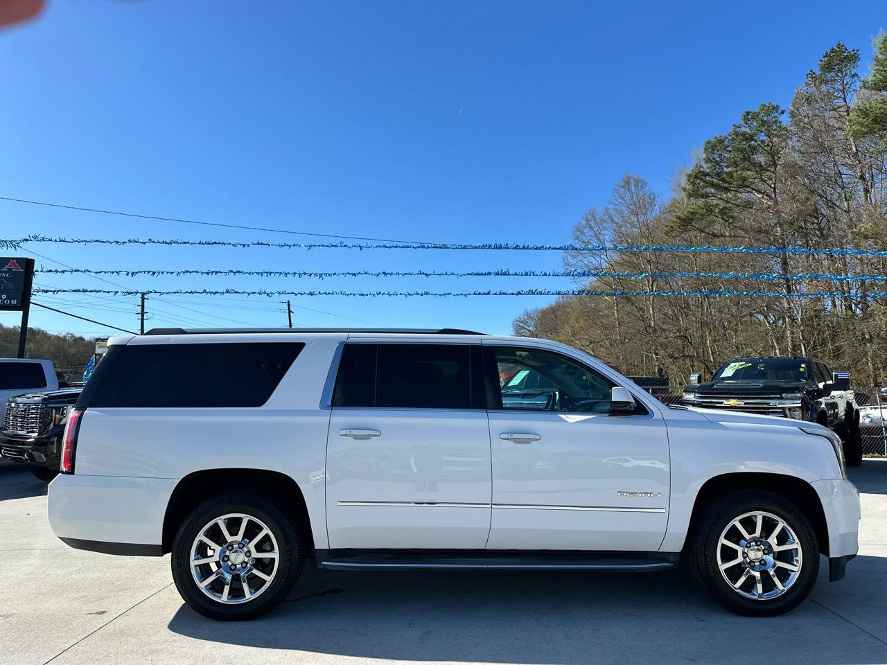 Used 2015 GMC Yukon XL Denali w/ Touring Package AWD/4WD image 8