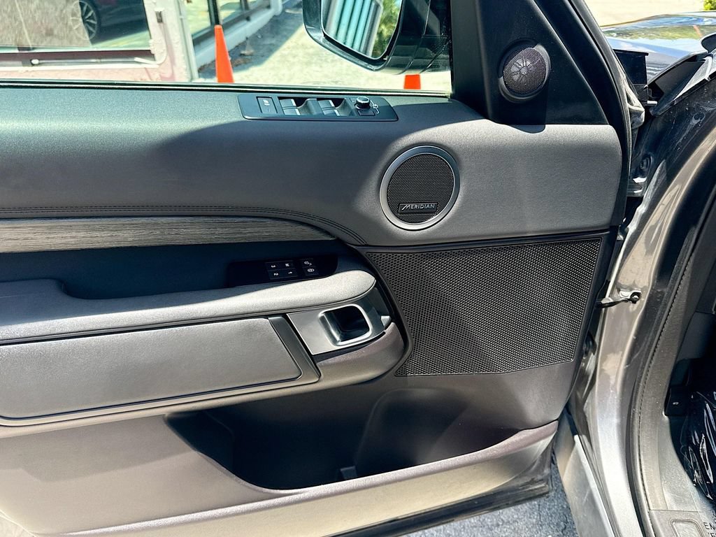 Used 2019 Land Rover Discovery HSE AWD/4WD image 19