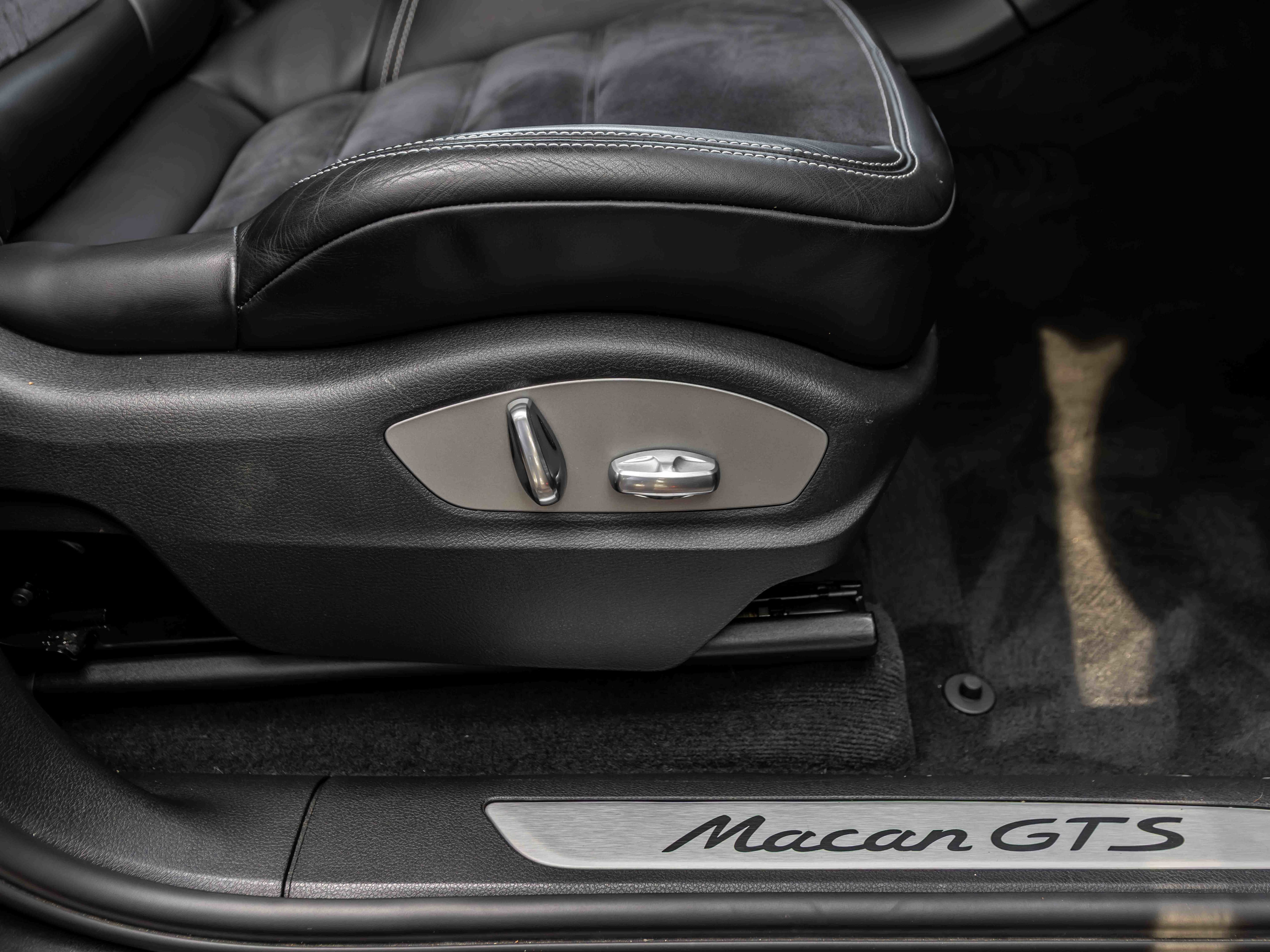 Used 2017 Porsche Macan GTS AWD/4WD image 69