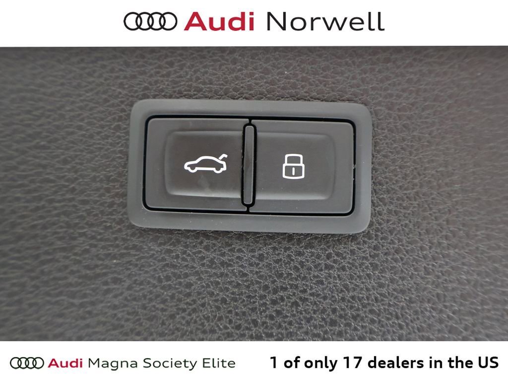 Used 2021 Audi Q5 Prestige w/ Prestige Package image 17