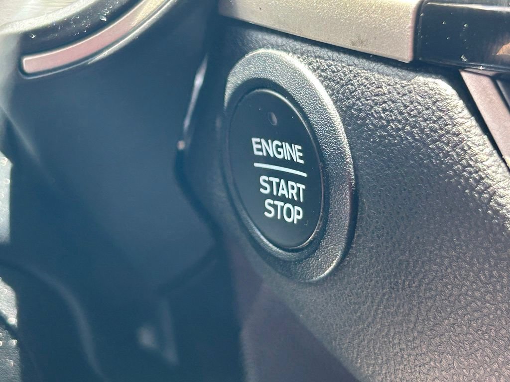 Used 2021 Ford Escape SE w/ SE Sport Appearance Package FWD image 40