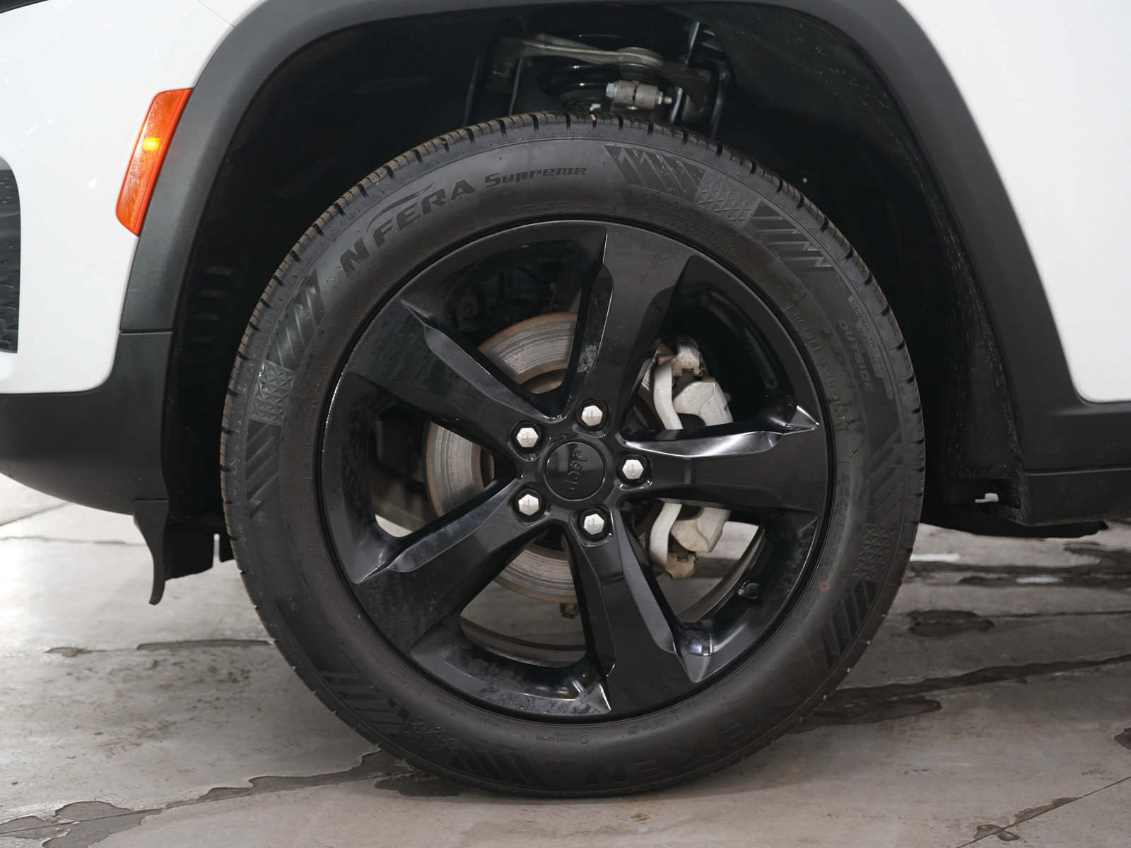 Used 2023 Jeep Grand Cherokee Altitude image 31