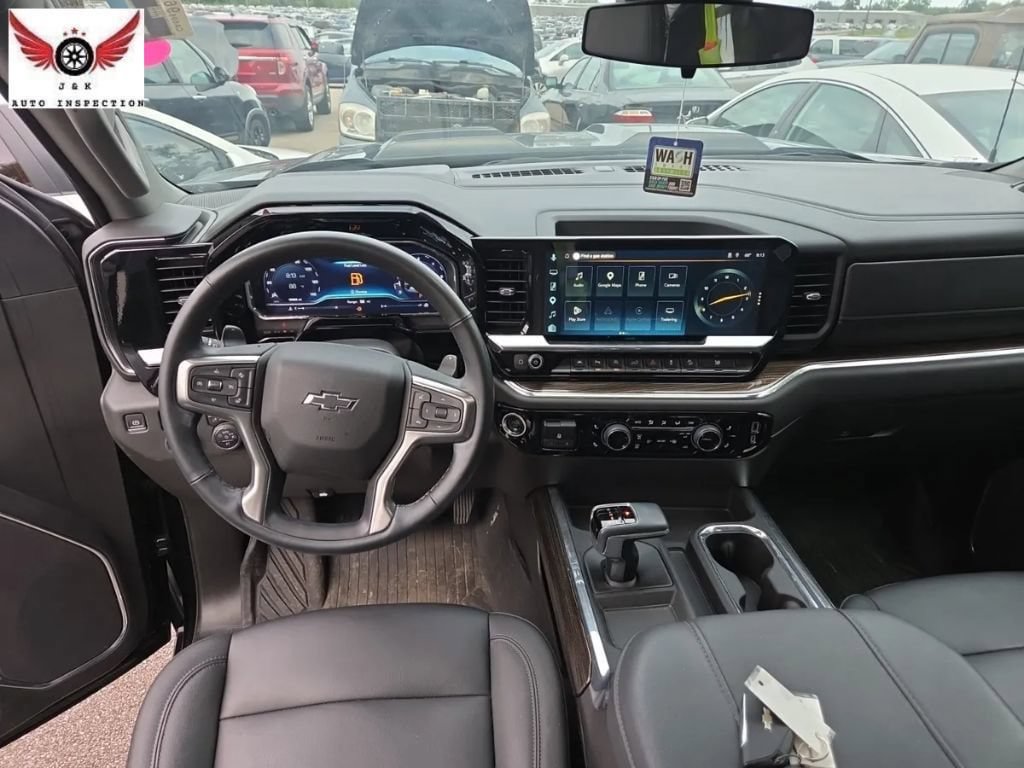 Used 2025 Chevrolet Silverado 1500 LT Trail Boss w/ LT Trail Boss Premium Package AWD/4WD image 14
