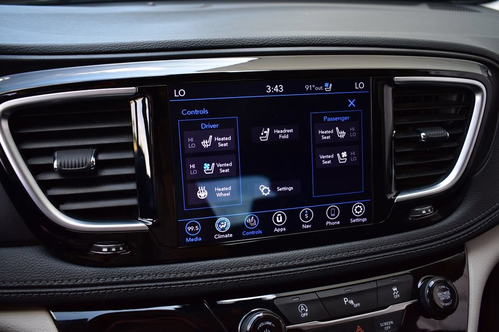 Used 2020 Chrysler Pacifica Limited FWD image 48