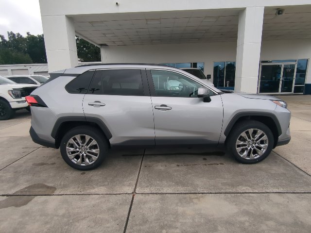 Used 2024 Toyota RAV4 XLE Premium FWD image 8