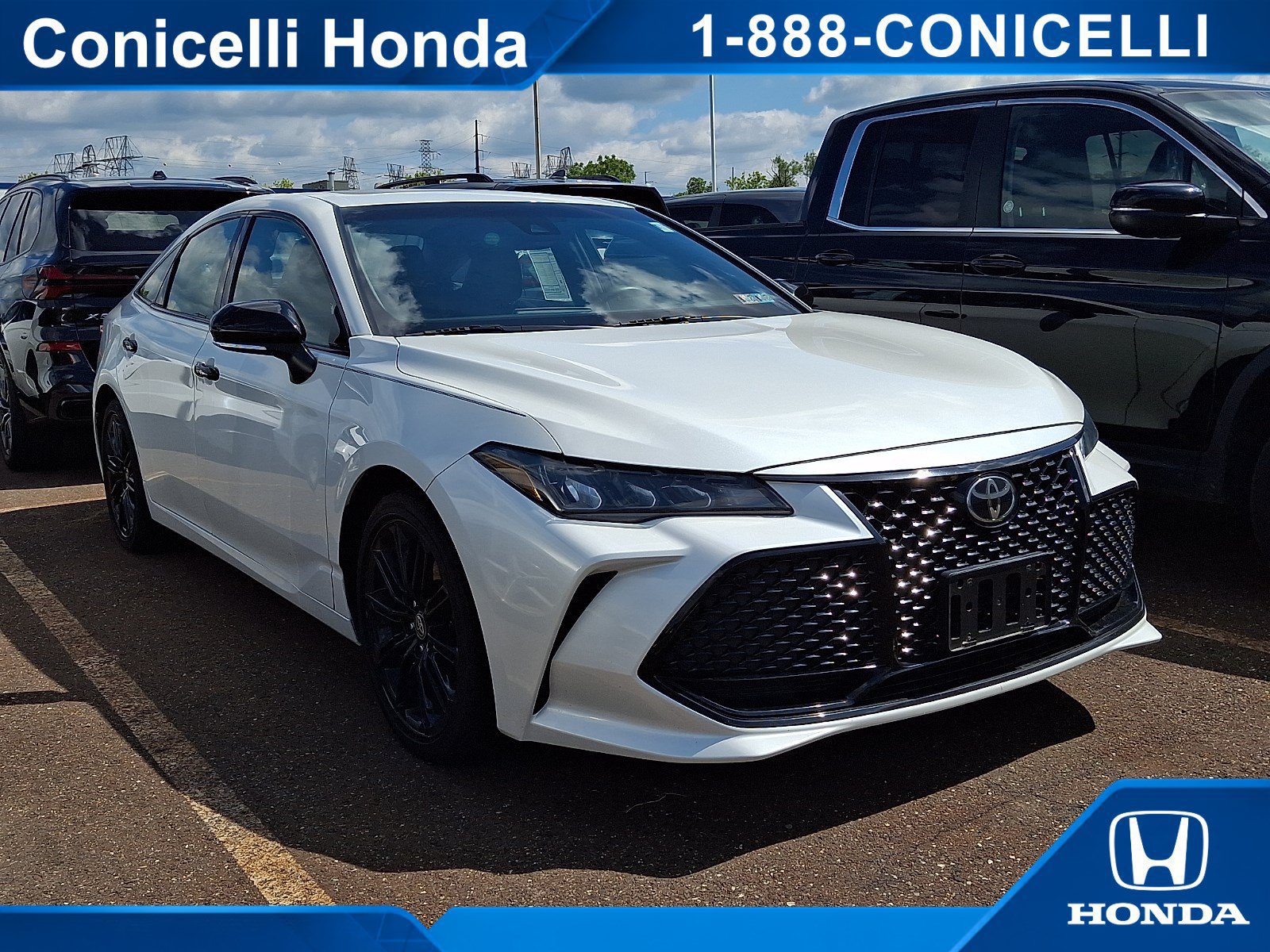 Used 2021 Toyota Avalon XSE FWD image 1