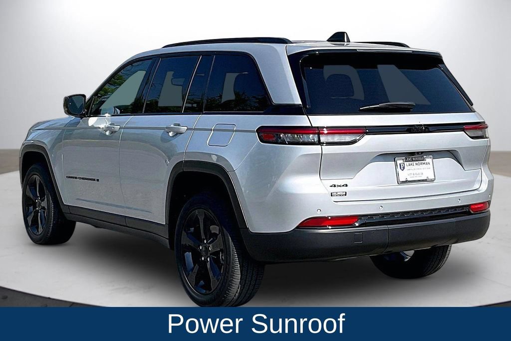 Used 2023 Jeep Grand Cherokee Altitude AWD/4WD image 8