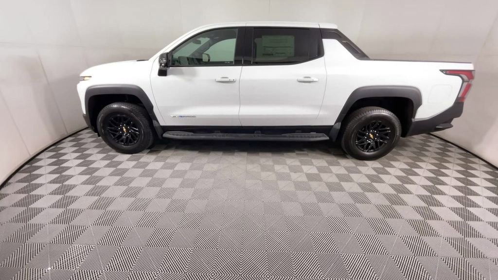 New 2025 Chevrolet Silverado EV LT image 8